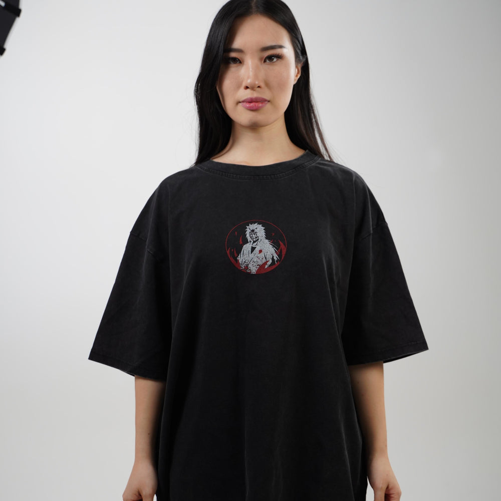 Model wearing the black oversized Jiraiya Naruto tee, showcasing the small front chest design featuring Jiraiya’s face in a red circle.
